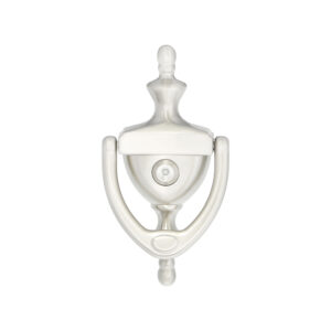 ตาแมวพร้อมที่เคาะประตู